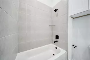 8107 Calhoun Rd, Houston, TX 77033 - Photo 16