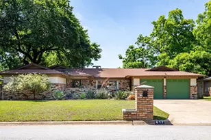 617 Woodside Dr, Hurst, TX 76053 - Photo 1