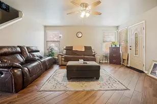 727 Lentisco Dr, Lancaster, TX 75146 - Photo 4