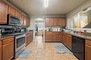 727 Lentisco Dr, Lancaster, TX 75146 - Photo 10