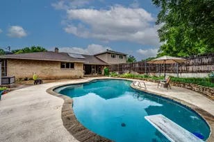 947 Rock Canyon Dr, Duncanville, TX 75137 - Photo 2