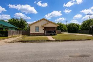309 W 10th St, Cisco, TX 76437 - Photo 2