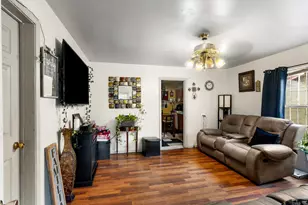 2431 Britton Dr, Dallas, TX 75216 - Photo 2