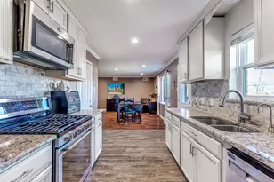 2819 Hollandale Ln, Farmers Branch, TX 75234 - Photo 8