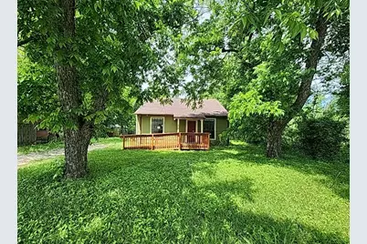 218 S Buffalo Avenue, Cleburne, TX 76033 - Photo 1