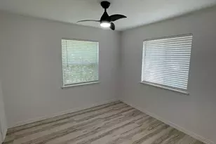 3932 Sun Valley Ct, Irving, TX 75062 - Photo 10
