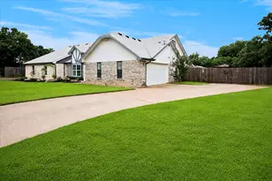 9716 Windsor Cir, Fort Worth, TX 76140 - Photo 2