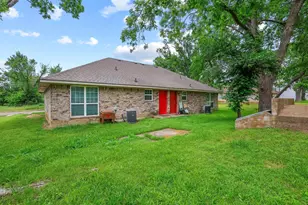 704 Seven Oaks Rd, Bonham, TX 75418 - Photo 2
