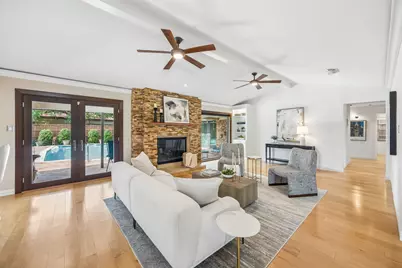 101 E Northgate Drive, Irving, TX 75062 - Photo 10