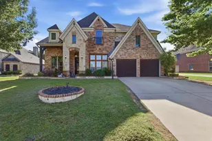 2018 Spring Creek Dr, Midlothian, TX 76065 - Photo 2