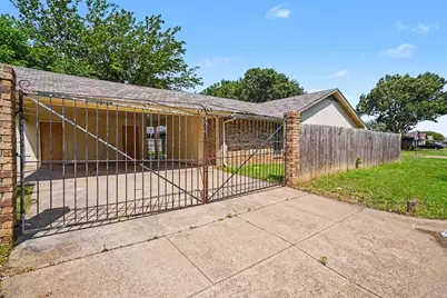 2701 Whitehurst Drive, Fort Worth, TX 76133 - Photo 34