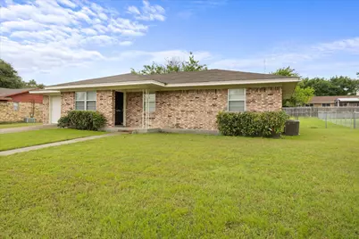 514 N Avenue W, Clifton, TX 76634 - Photo 1