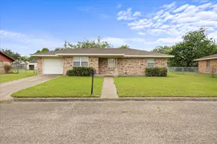 514 N Ave W, Clifton, TX 76634 - Photo 2