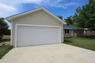 106 Austin St, Alvarado, TX 76009 - Photo 2