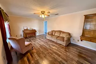 300 Denton Ct, Collinsville, TX 76233 - Photo 4