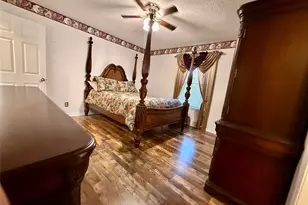 300 Denton Ct, Collinsville, TX 76233 - Photo 18