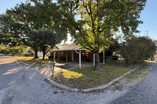 300 Denton Ct, Collinsville, TX 76233 - Photo 2