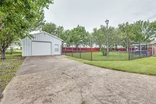 3323 Dasher St, Lancaster, TX 75146 - Photo 34