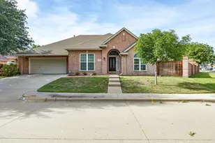 3529 Stone Creek Ln S, Fort Worth, TX 76137 - Photo 2