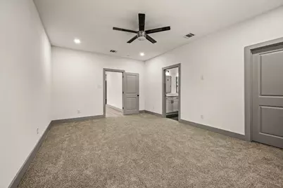 830 E Powell Avenue, Fort Worth, TX 76104 - Photo 16