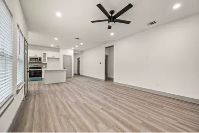 830 E Powell Avenue, Fort Worth, TX 76104 - Photo 8