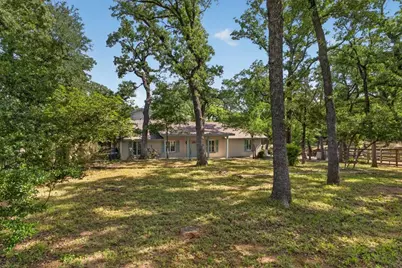 2715 Green Oaks Boulevard, Arlington, TX 76017 - Photo 2