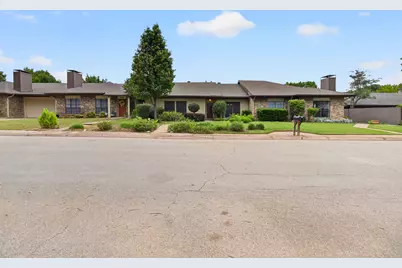 2017 Heatherbrook Drive, Grapevine, TX 76051 - Photo 2