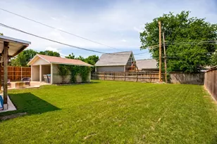 845 Springbrook Dr, Fort Worth, TX 76107 - Photo 22