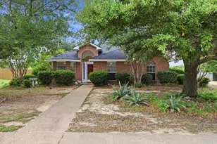 921 High Point Dr, Midlothian, TX 76065 - Photo 2
