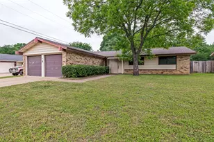 2605 Hollywood Dr, Arlington, TX 76013 - Photo 2