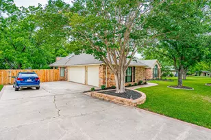 8902 Pleasant Hill Dr, Granbury, TX 76049 - Photo 2