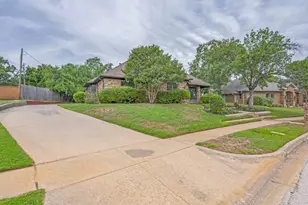 1702 Dickerson Dr, Pantego, TX 76013 - Photo 2