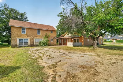 320 N 2nd Street, Jacksboro, TX 76458 - Photo 2