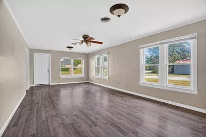 320 N 2nd Street, Jacksboro, TX 76458 - Photo 6