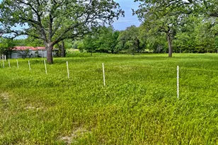 201 Croxton St, Nocona, TX 76255 - Photo 2