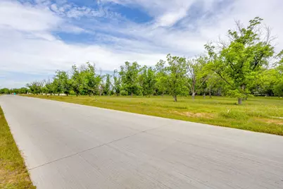 1000 E Landings N, Granbury, TX 76049 - Photo 14