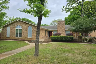 2822 Oak Forest Dr, Grapevine, TX 76051 - Photo 2