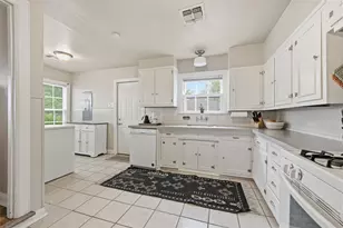 1325 N 34th St, Waco, TX 76710 - Photo 8