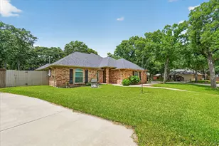 1000 Shady Hill Ln, Burleson, TX 76028 - Photo 4