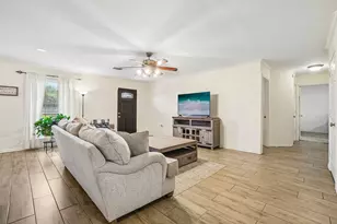 304 Woodlawn St, Krum, TX 76249 - Photo 8