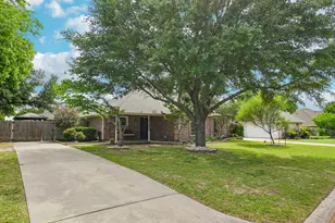 304 Woodlawn St, Krum, TX 76249 - Photo 2