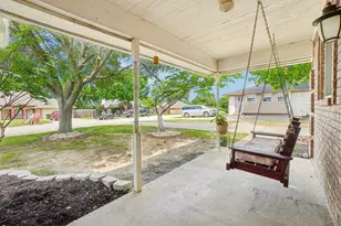 304 Woodlawn St, Krum, TX 76249 - Photo 6
