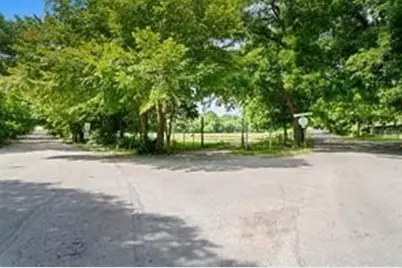 1213 S Houston School Road, Lancaster, TX 75146 - Photo 2