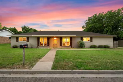 1004 W Elizabeth Drive, Robinson, TX 76706 - Photo 1