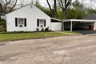 215 Orange St, Farmersville, TX 75442 - Photo 2