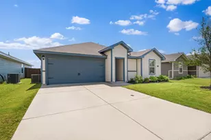 316 Creek End Dr, Princeton, TX 75407 - Photo 2