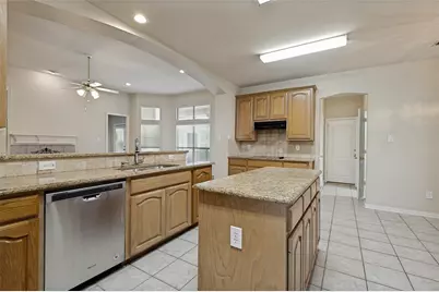 1052 E Seminole Trail, Carrollton, TX 75007 - Photo 18