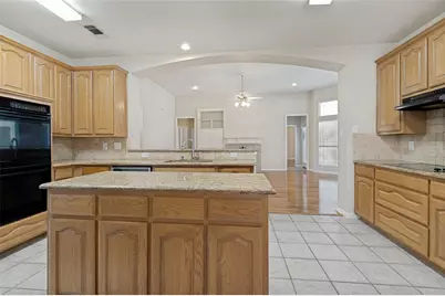 1052 E Seminole Trail, Carrollton, TX 75007 - Photo 14