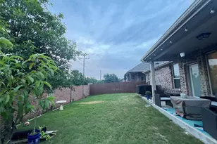 916 Sundrop Dr, Little Elm, TX 75068 - Photo 8