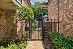 10252 Regal Oaks Dr, Dallas, TX 75230 - Photo 2